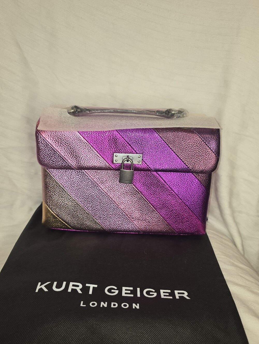 Kurt Geiger Medium Metallic Purple Chevron Shoulder Bag with Lock Accenté
